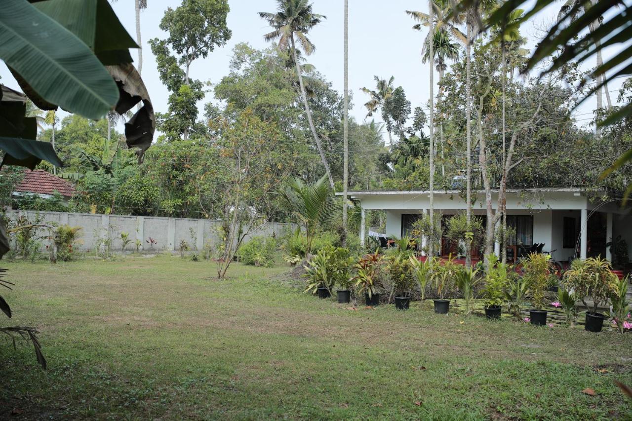 Ferienwohnung Marari Ebin Charlys Mararikulam Exterior foto