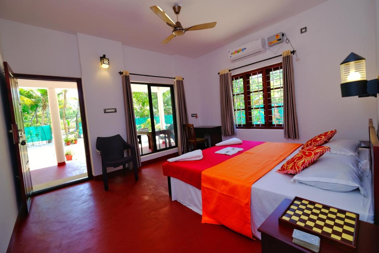 Ferienwohnung Marari Ebin Charlys Mararikulam Exterior foto